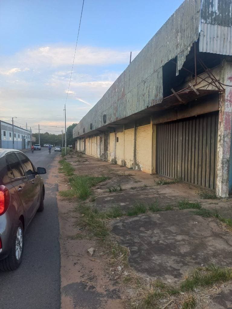 Tinglado en excelente ubicación estratégica en Luque.!! Para inversión. – 3