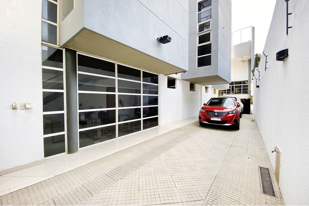VENTA DE INMUEBLE CORPORATIVO Y RESIDENCIAL – 2