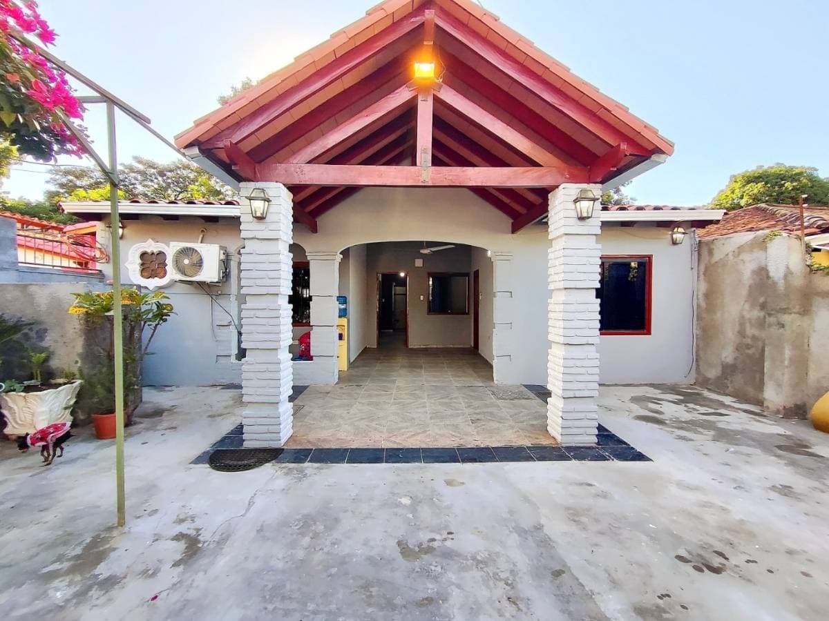 Casa 4 dormitorios en Lambaré - Cuatro Mojones, a 150m de Cacique – 2