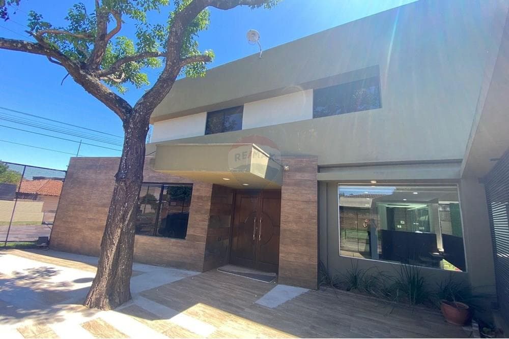 Esta hermosa casa PREMIUN ubicada en luque.