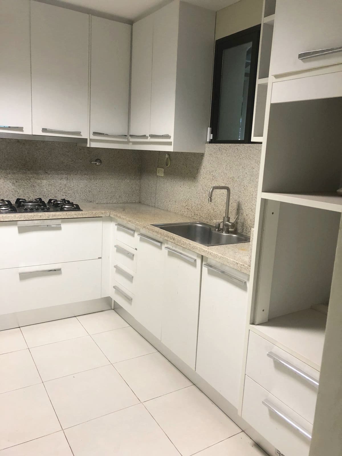 Alquilo Hermosa Residencia En Barrio Las Mercedes – 3