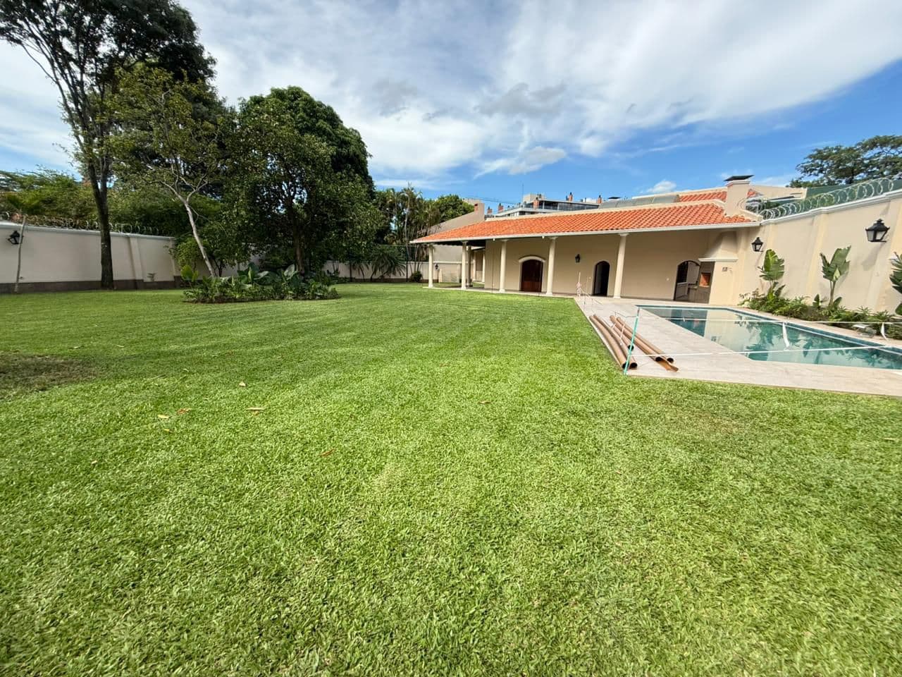 ALQUILO HERMOSA RESIDENCIA EN ASUNCIÓN – 2