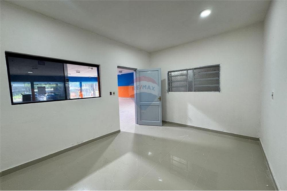 ALQUILO LOCAL COMERCIAL CON SHOWROOM EN BARRIO SAN PABLO. L.F! – 2