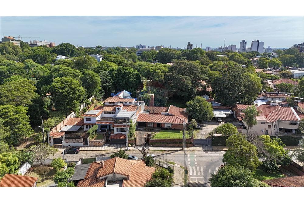 Gran Terreno Los Laureles - 1.104 m2 – 2