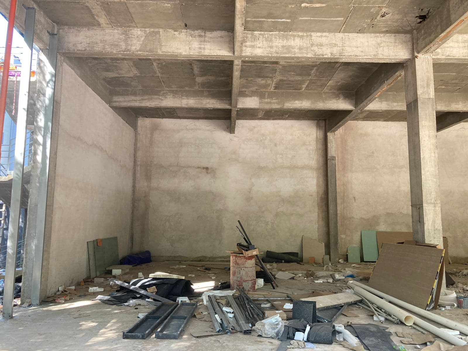 ALQUILO SALÓN COMERCIAL. ZONA AVENIDA SAN MARTIN. – 3