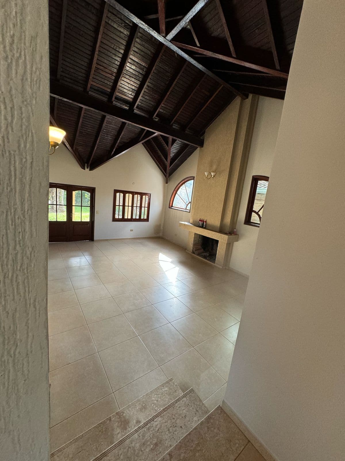 SE ALQUILA HERMOSA RESIDENCIA EN EL PARANA COUNTRY CLUB – 3