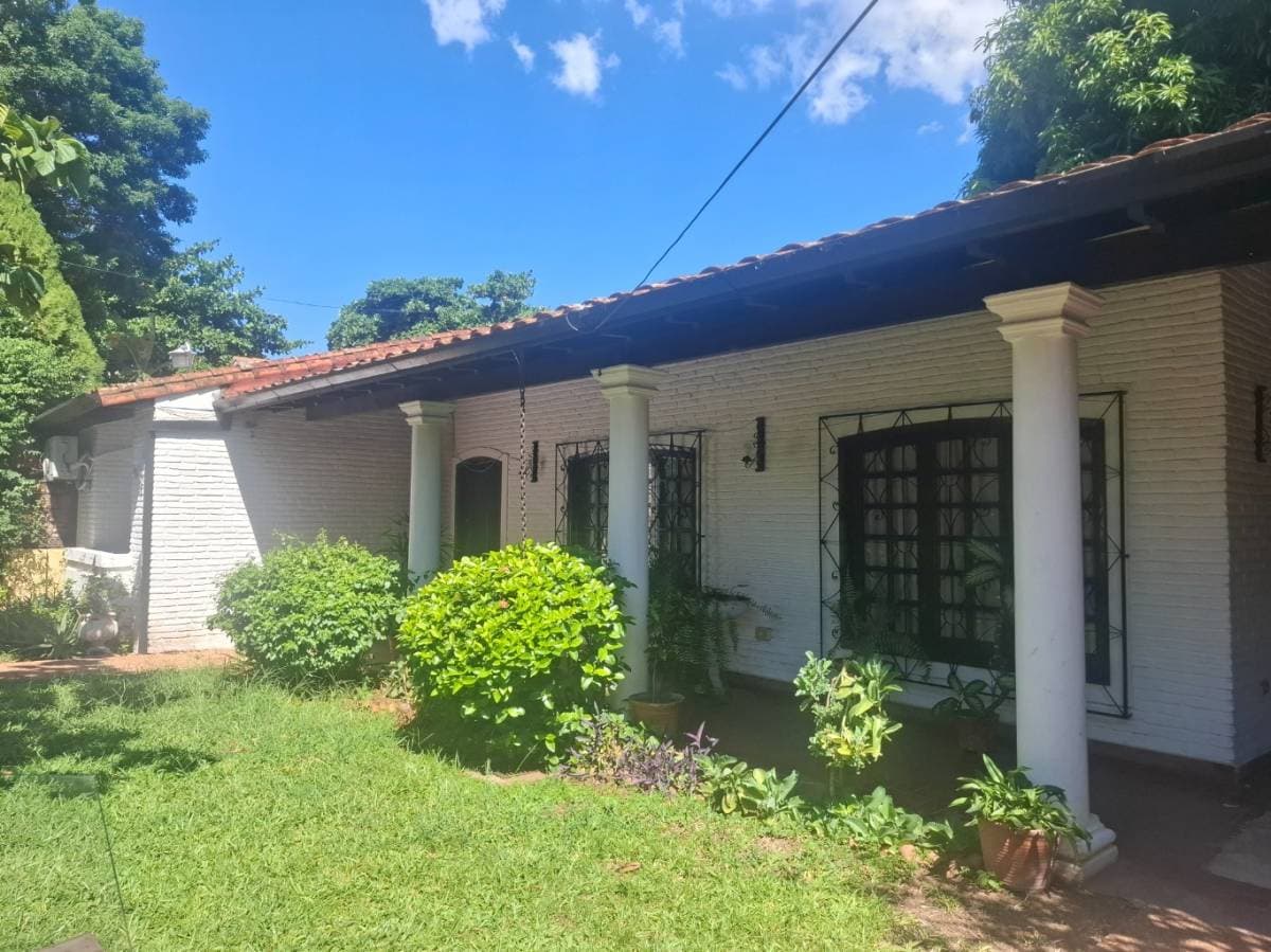 VENDO CASA EN SAJONIA, ASUNCION