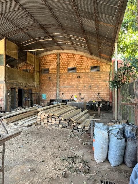 Capiata en Venta Lote con dos Salones Comerciales y un Tinglado – 2