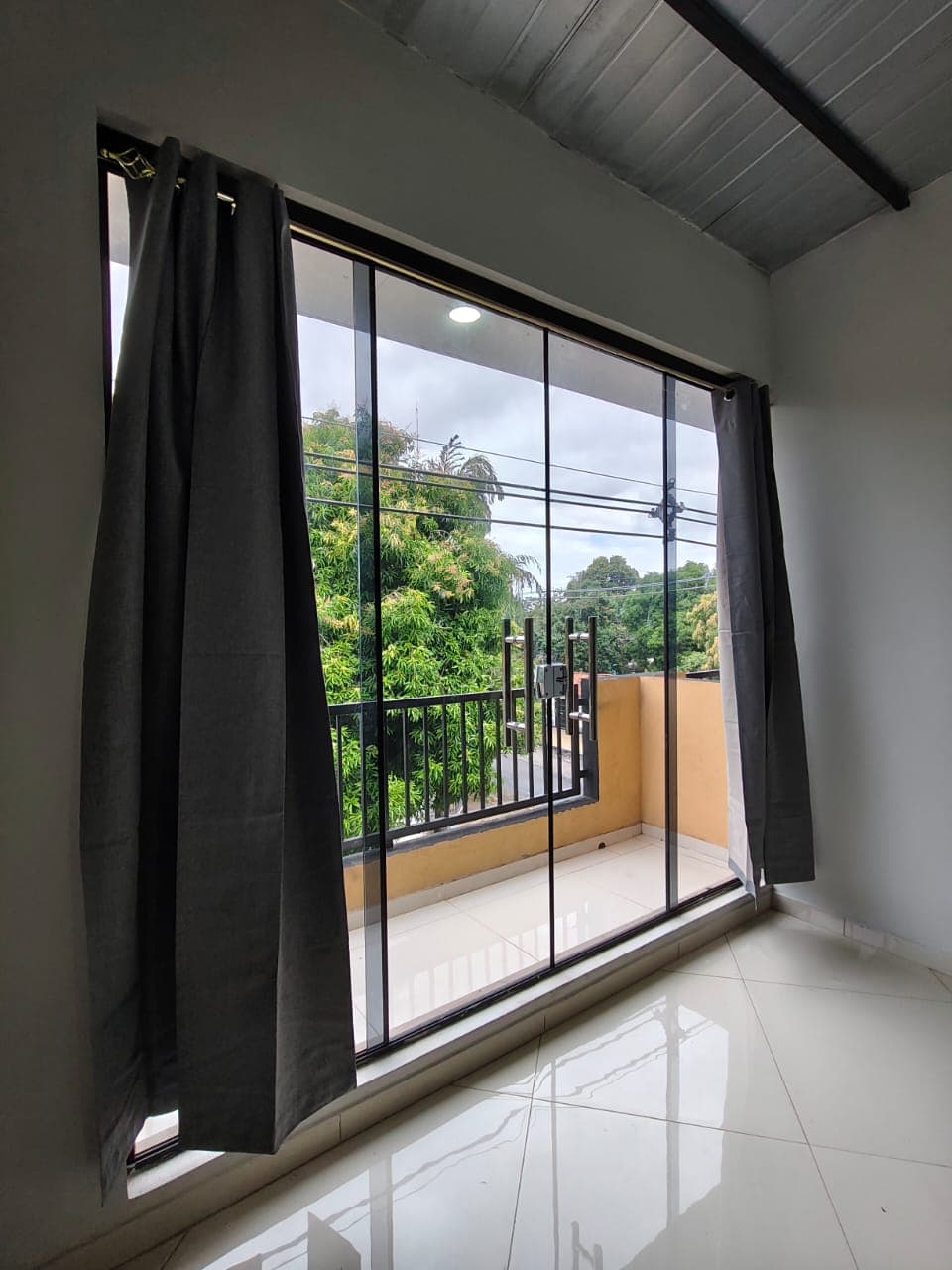 ALQUILO DEPARTAMENTO A ESTRENAR DE 1 HABITACIÓN EN LAMBARÉ