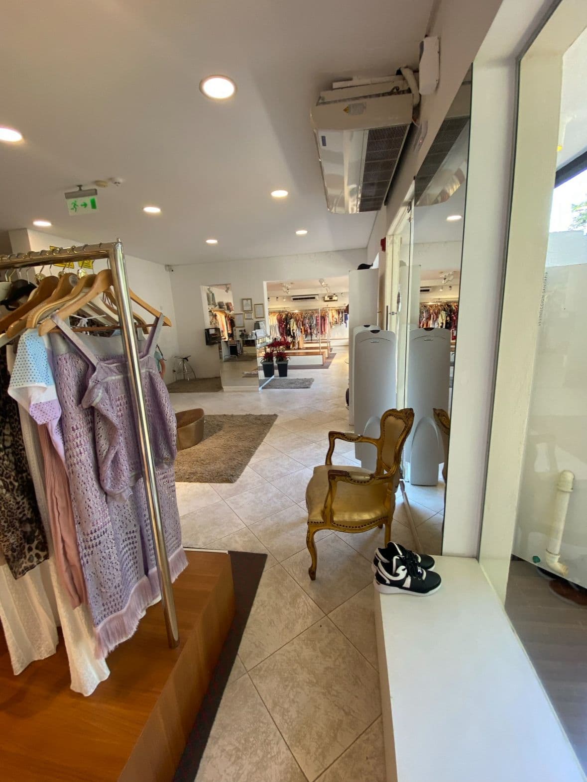 EN ALQUILER AMPLIO SALON COMERCIAL SOBRE AV BOGGIANI – 2