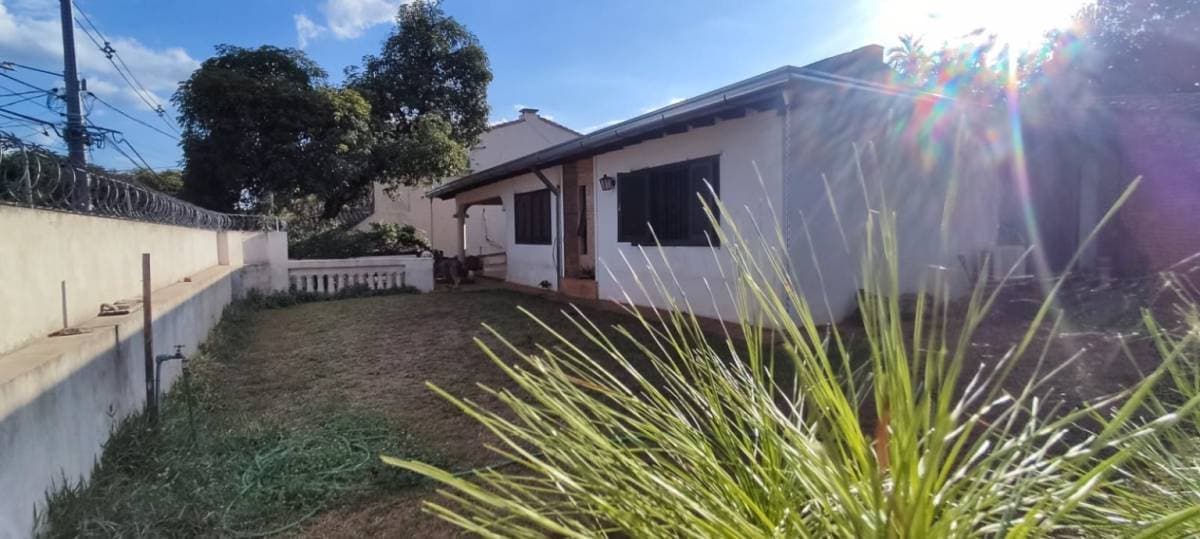Vendo Amplia Casa en Asunción, Barrio San Vicente – 2