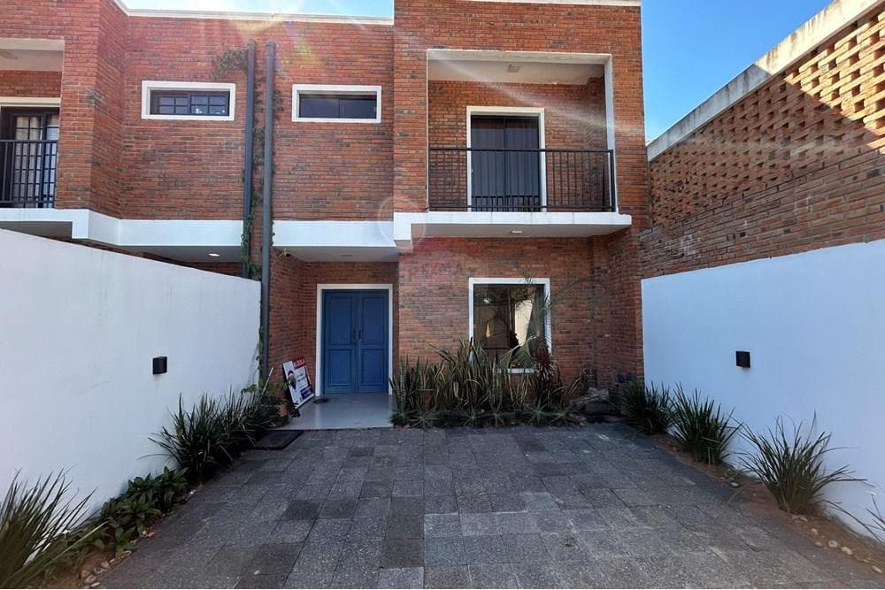 EN ALQUILER HERMOSO DUPLEX AMOBLADO ZONA YACHT – 2