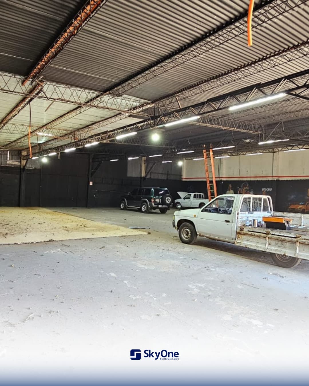 EN ALQUILER SHOWROOM CON OFICINAS Y DEPÓSITO – LOS LAURELES – 2