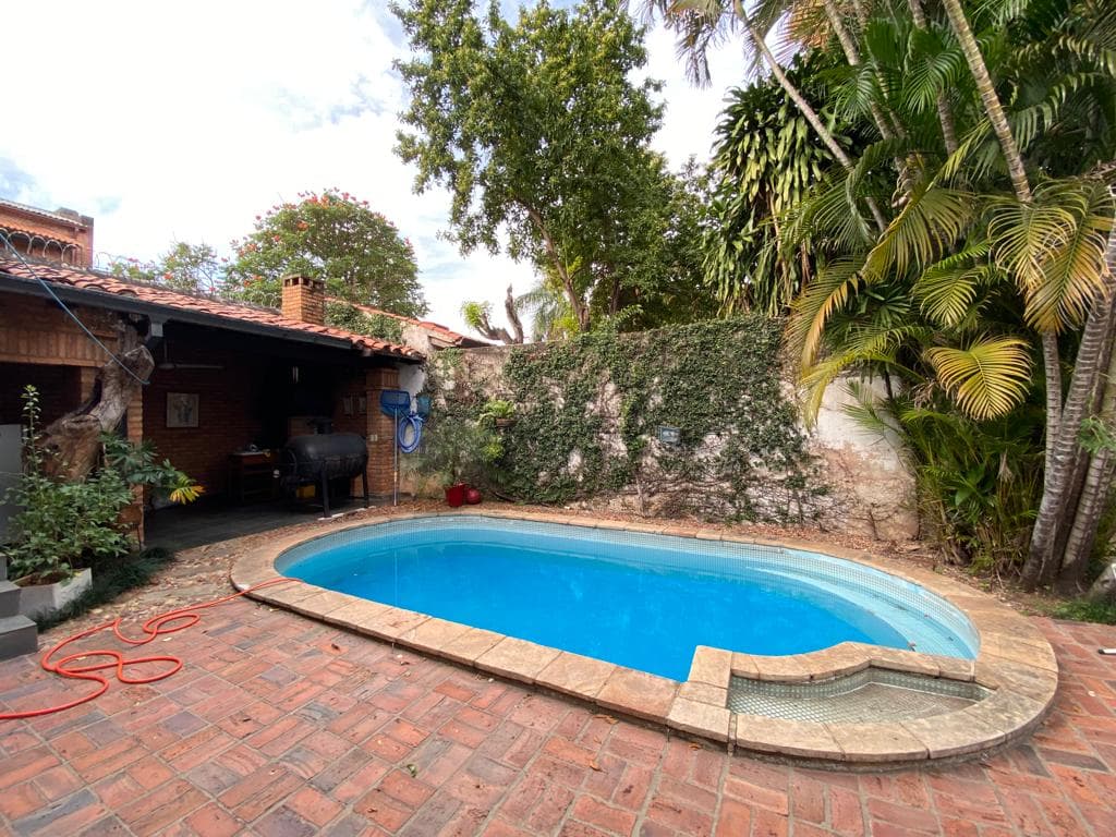 Casa En Barrio Las Mercedes. A Pasos De La Avenida España