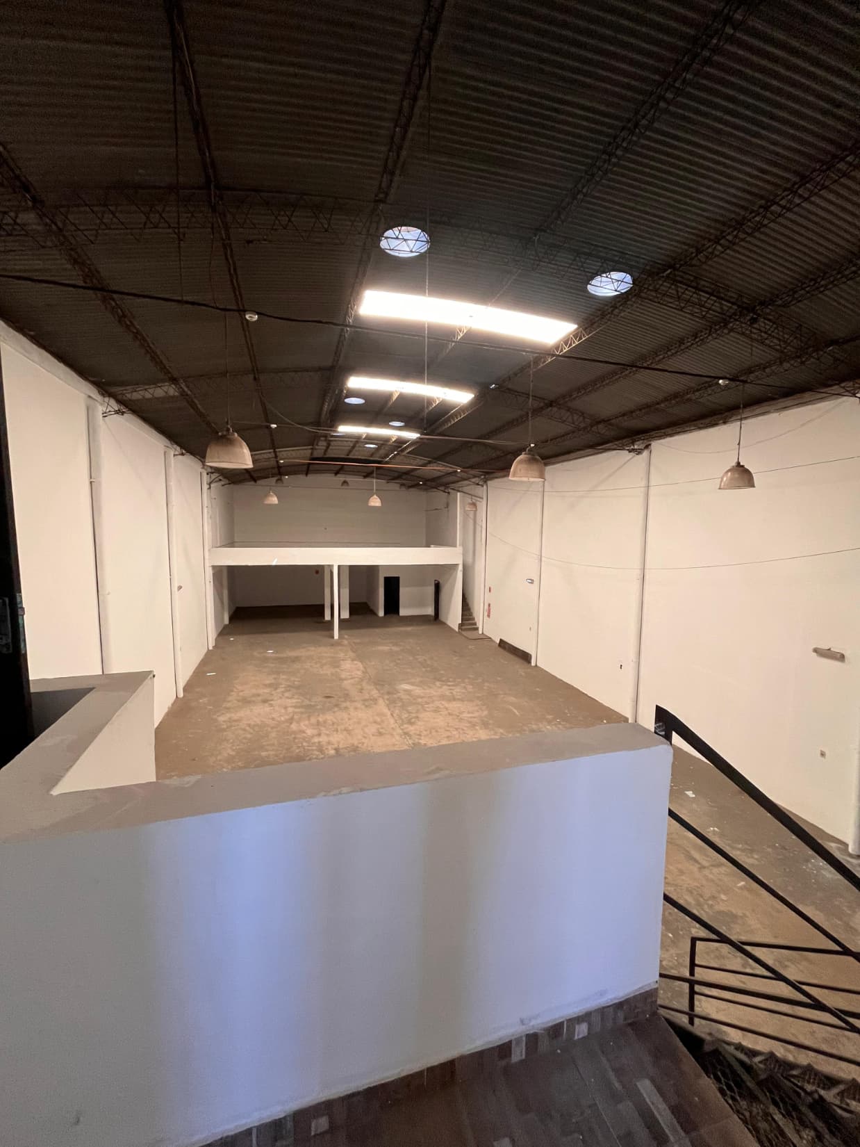 ALQUILO DEPÓSITO EN FERNANDO DE LA MORA ZONA ABASTO – 3