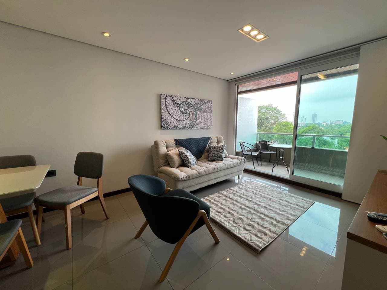 Vendo Amplio Departamento Amoblado Y Equipado En Villa Morra Asuncion zona shopping nuevo precio