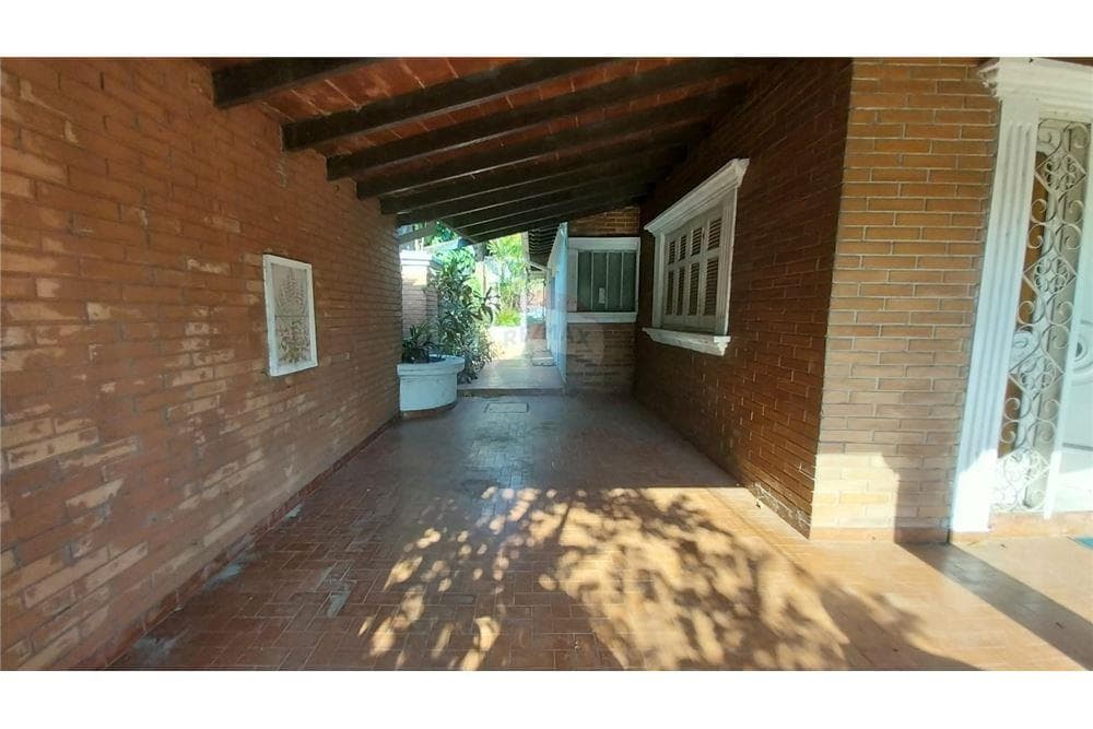 EN VENTA PROPIEDAD COMERCIAL 1 CUADRA DEL PALACIO! – 2