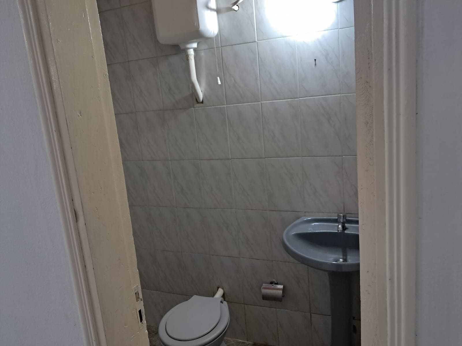 Alquilo Showroom con Depósito y oficinas en Villa Elisa. – 3