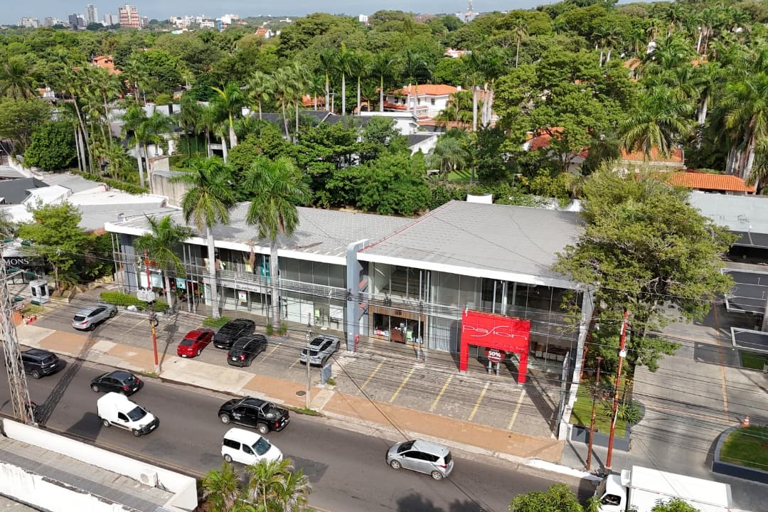 Vendo Para Inversionistas O Empresas - Showroom Comercial Premium Con Renta Sobre Avenida con IMPONENTE FRENTE SOBRE ESPAÑA – 2