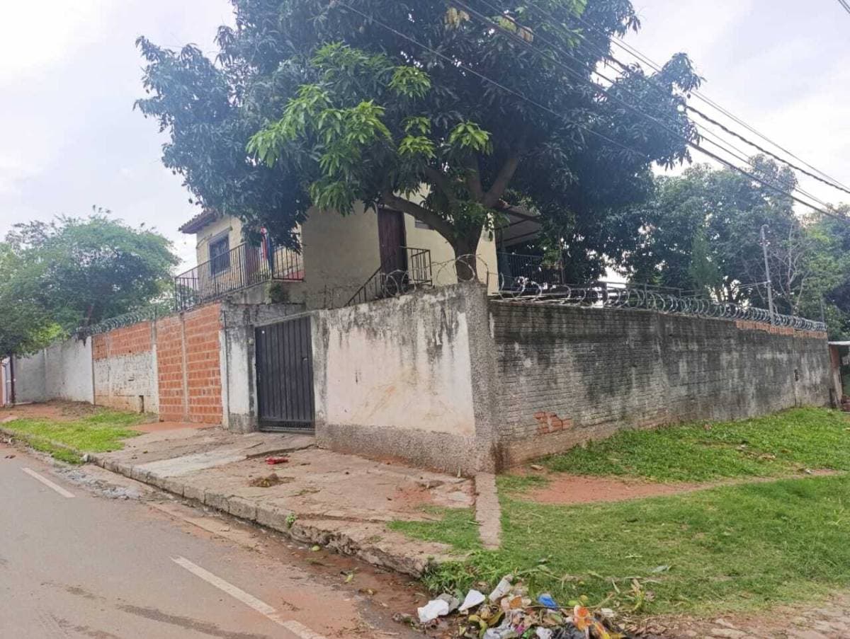 Gran Casa en Esquina – Amplios Espacios para tu Familia