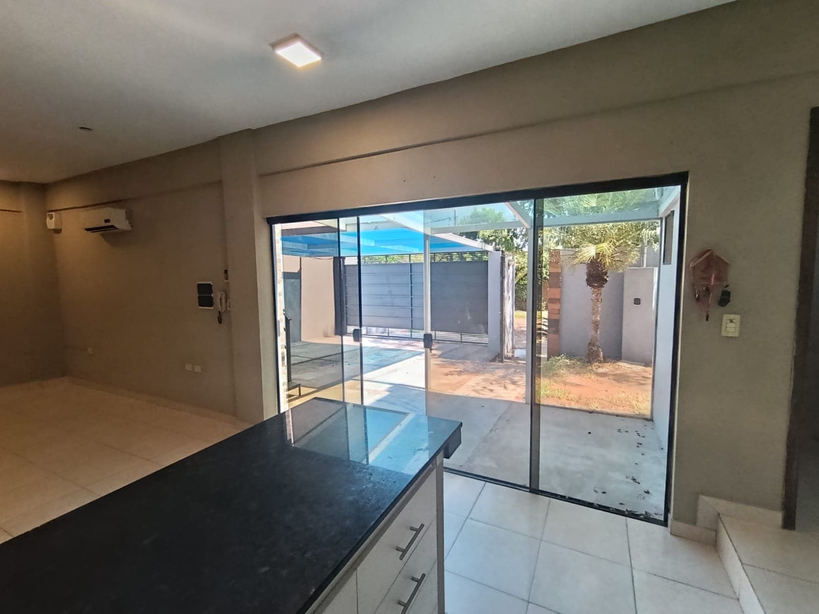 VENDO DUPLEX DE 3 DORMITORIOS ZONA RAKIURA