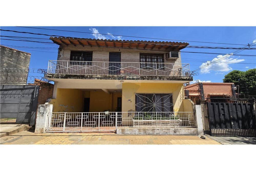 CASA / TERRENO EN VENTA EN BARRIO SAJONIA