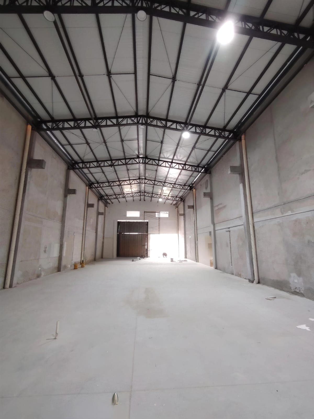 ALQUILO AMPLIO DEPOSITO (500 mt2) A ESTRENAR ZONA SHOP. SAN LORENZO – 2