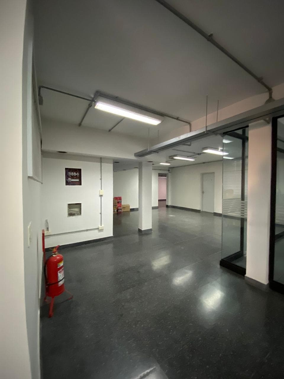 ALQUILO IMPORTANTE Y AMPLIA CASA PARA OFICINA ZONA MARISCAL LOPEZ – 2
