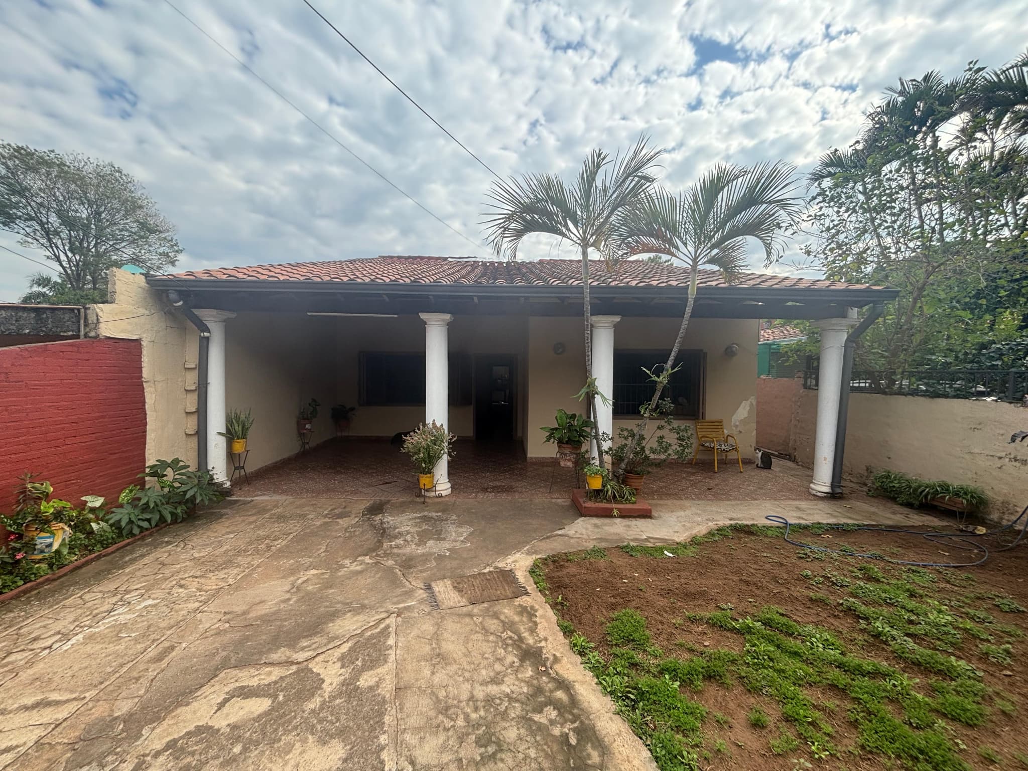Propietario Vende – 500 M² Con 2 Casas En Zona Botánico