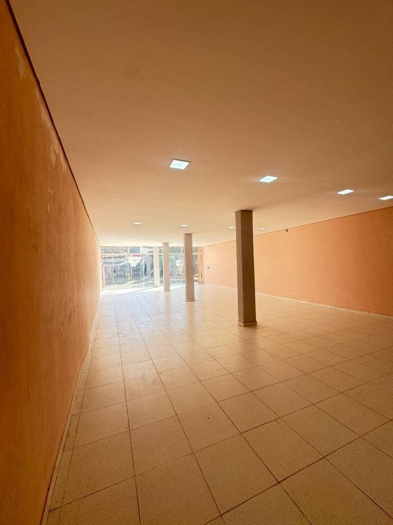 ALQUILO AMPLIO SALON COMERCIAL EN FERNANDO DE LA MORA – 2