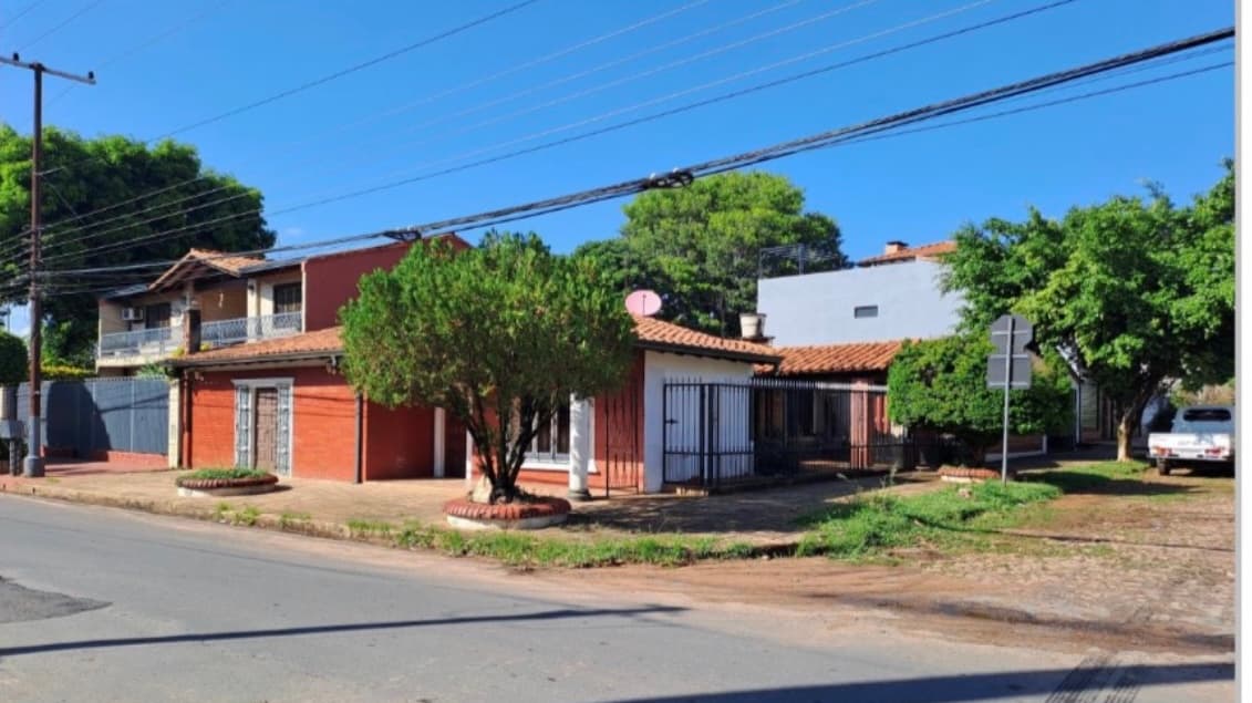 Casa En Esquina Con Potencial Comercial - Zona Fuente Shopping De Salemma.