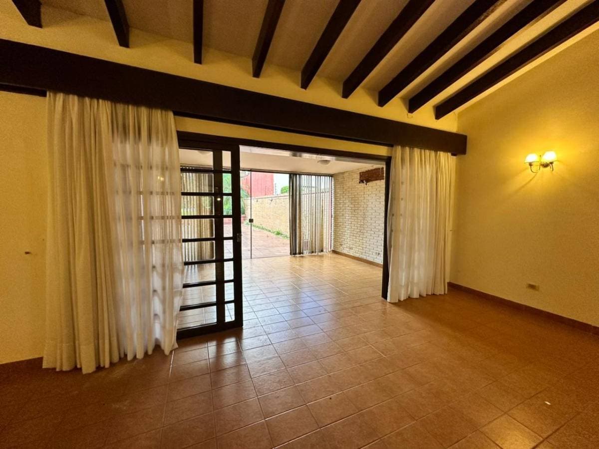 CASA EN ALQUILER - EN BARRIO MANORÁ ASUNCIÓN – 3