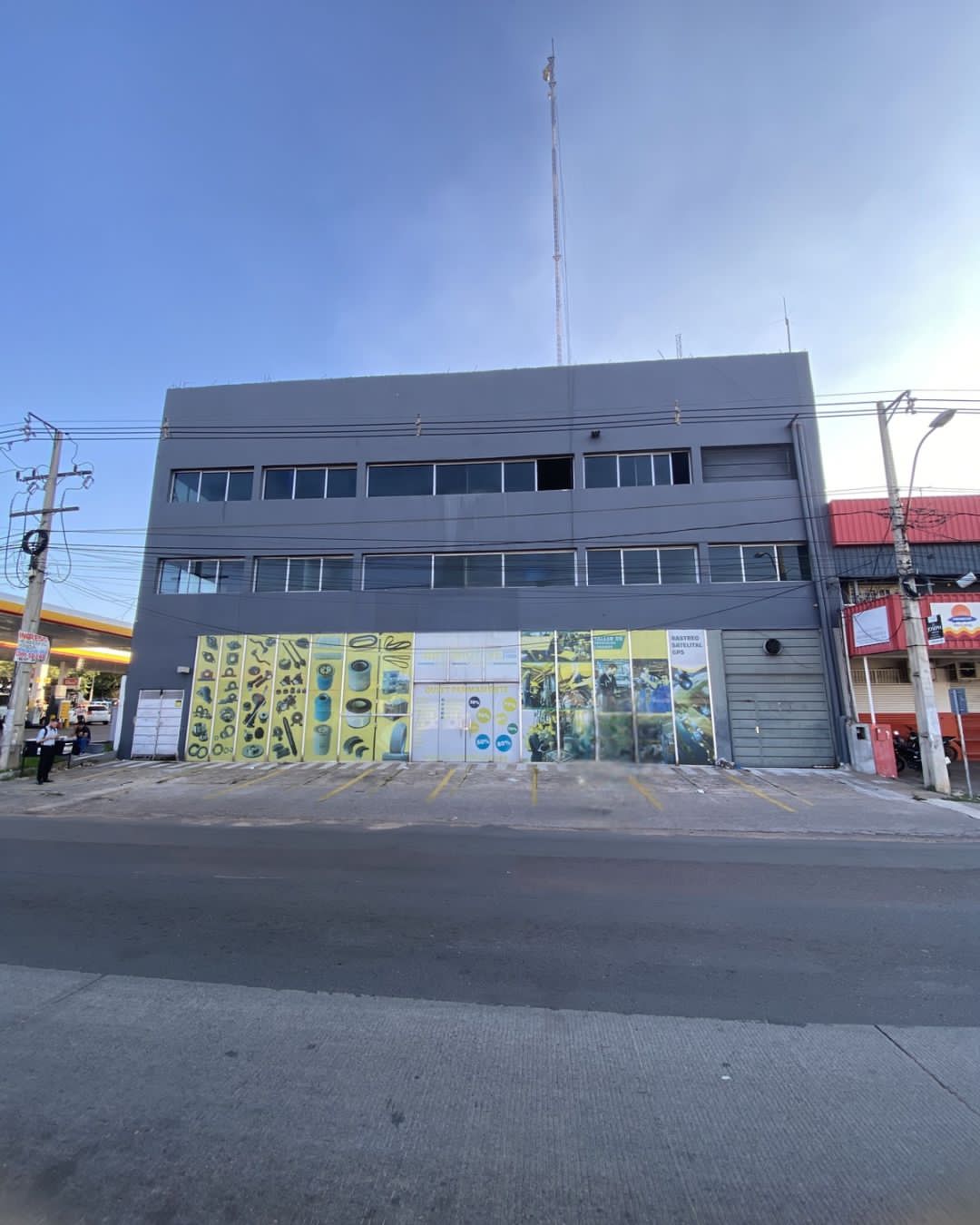 ALQUILO OFICINA CORPORATIVA S/AVDA JOSE FELIX ESTIGARRIBIA 3600 M2