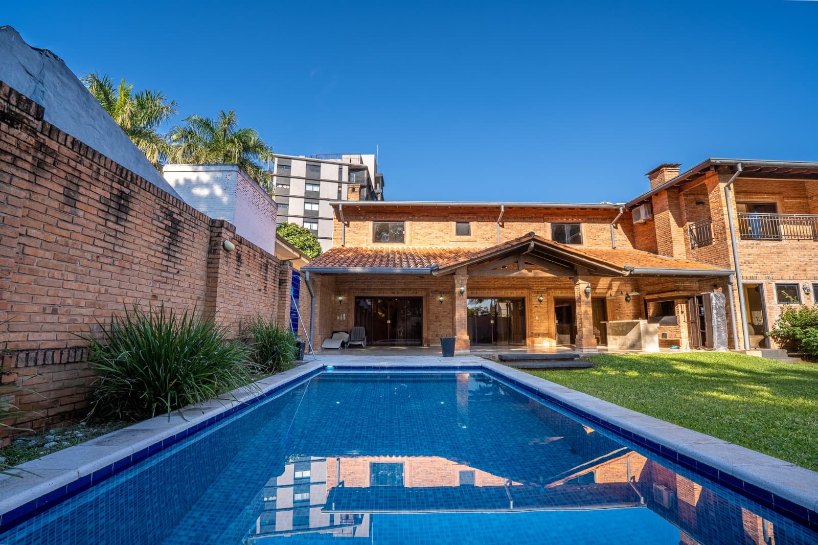 Residencia Amplia En Alquiler – Las Lomas – 3