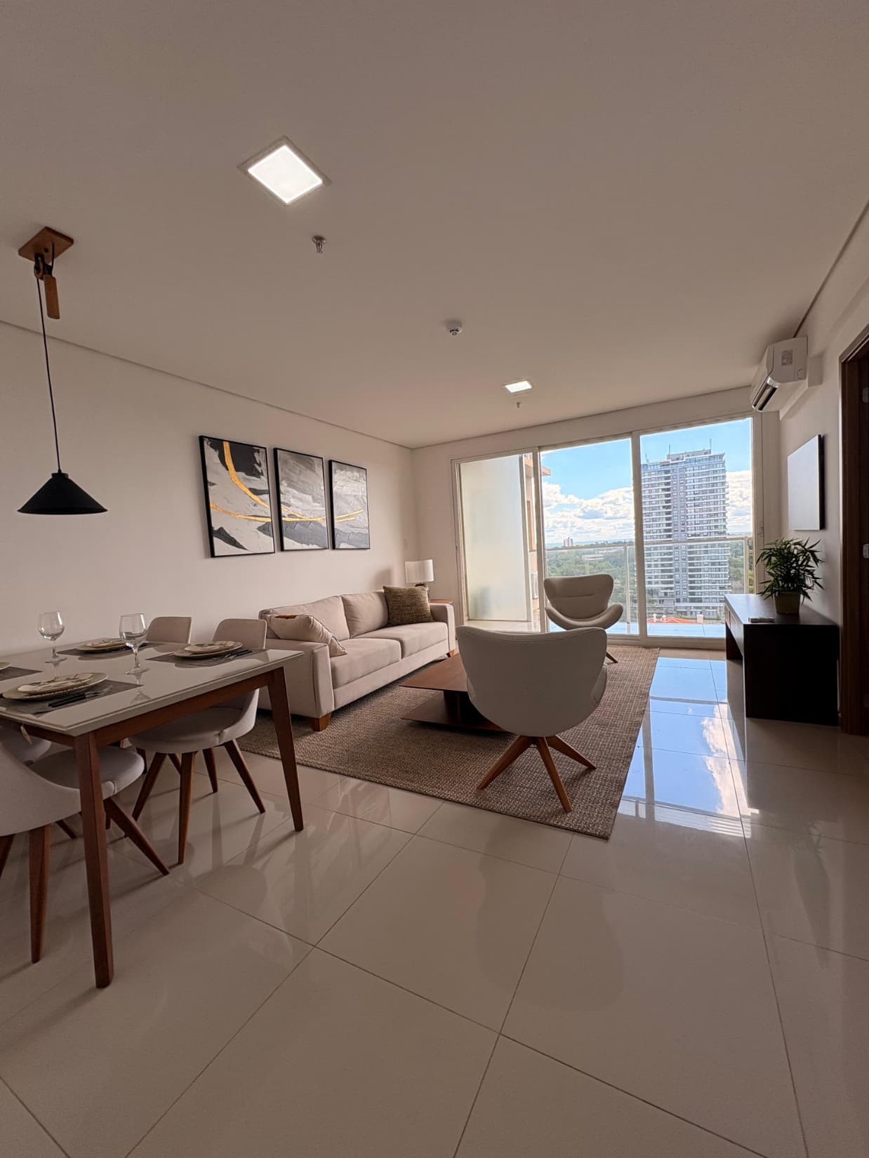 SANTÍSIMA TRINIDAD, EN ALQUILER, AMPLIO DEPTO DE 1 DORMITORIO.