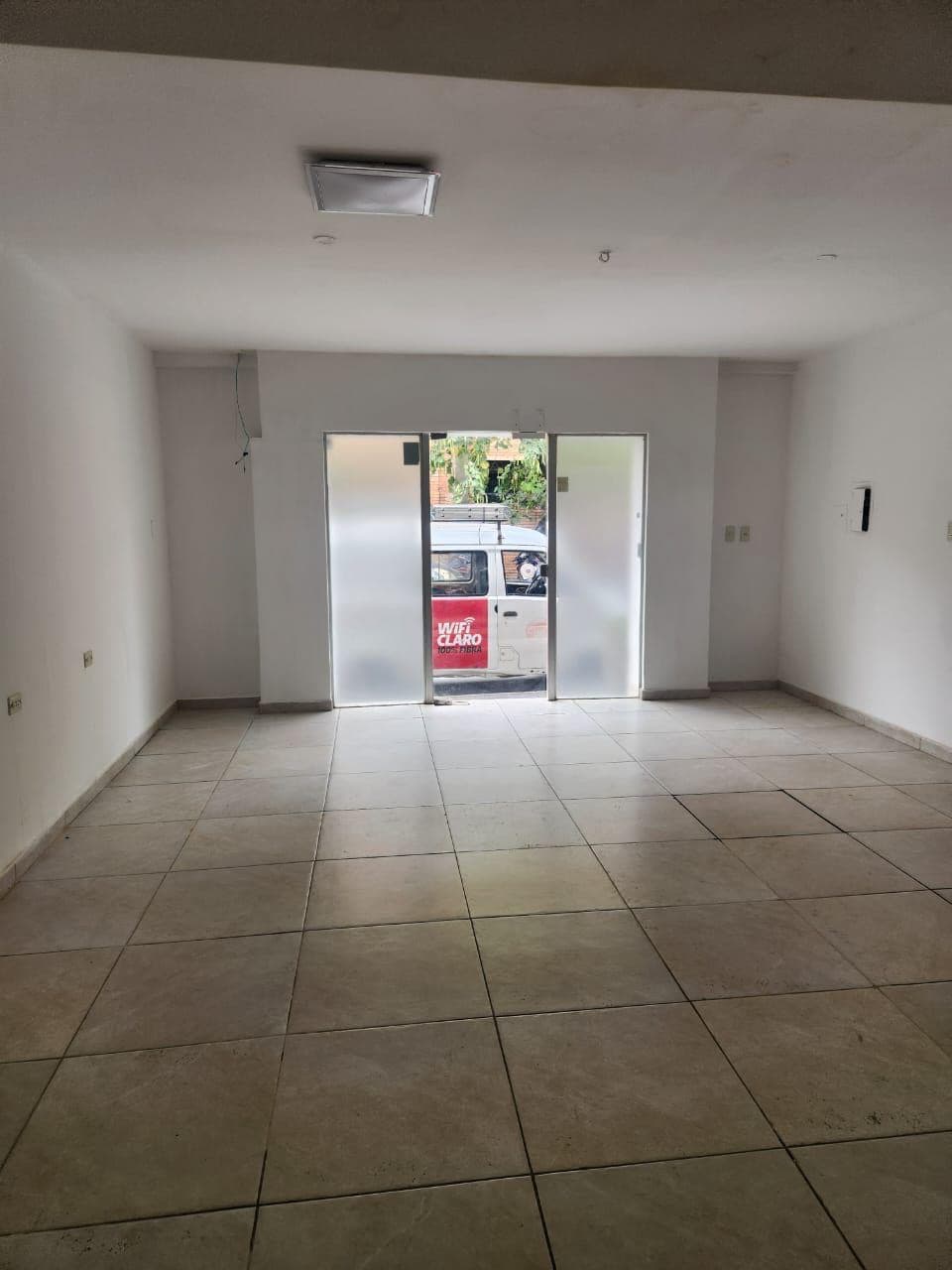 Alquilo Salón Comercial En Villamorra – 2