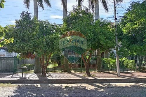 CASA CON AMPLIO TERRENO – 3