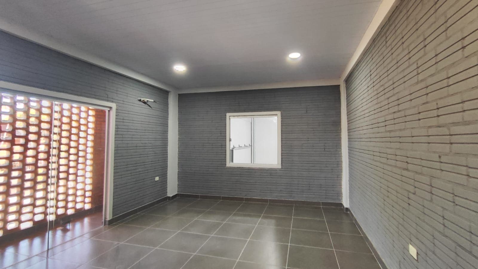 Alquiler de despósito con showroom en Luque – 2