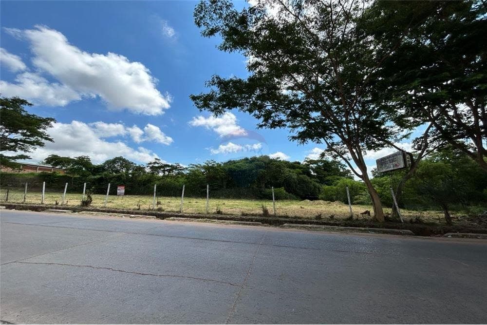 VENDO AMPLIO TERRENO EN LAMBARE 1.790 M2 A PASOS DE CACIQUE