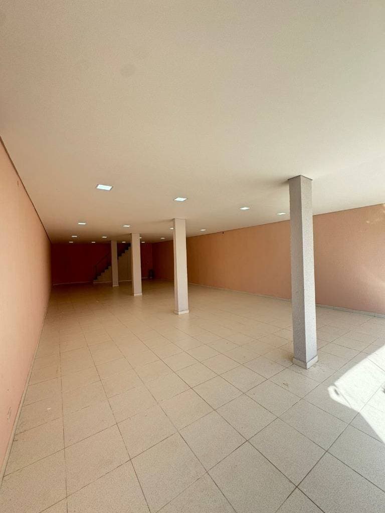 ALQUILO AMPLIO SALON COMERCIAL EN FERNANDO DE LA MORA – 3
