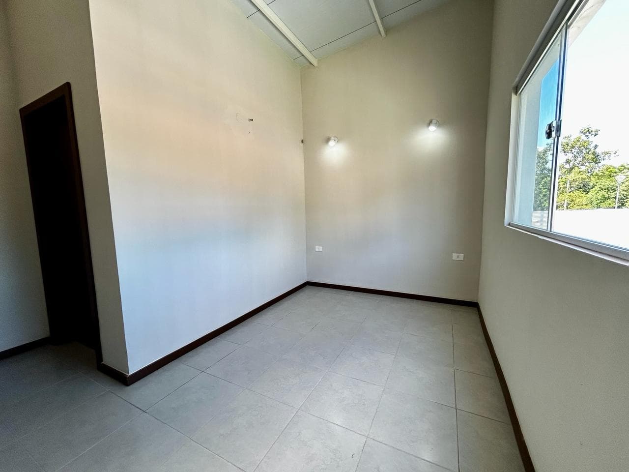 OFERTO CASA A ESTRENAR EN CONDOMINIO YERUTI - LUQUE – 3