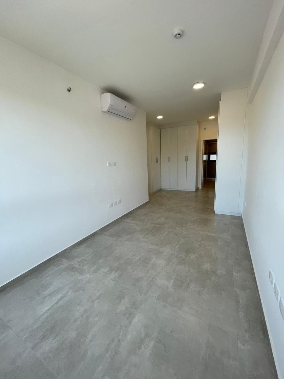 VILLA MORRA - EN ALQUILER, DEPTO DE 3 DORMITORIOS CON ÁREA DE SERVICIO.
