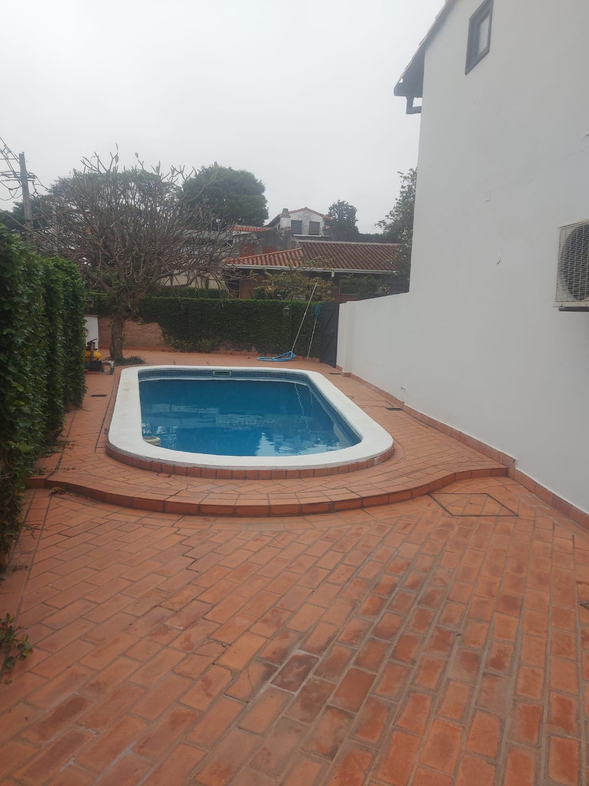 ALQUILO CASA C / PISINA EN PEQUEÑO CONDOMINIO EN BARRIO MCAL. ESTIGARRIBIA – 3