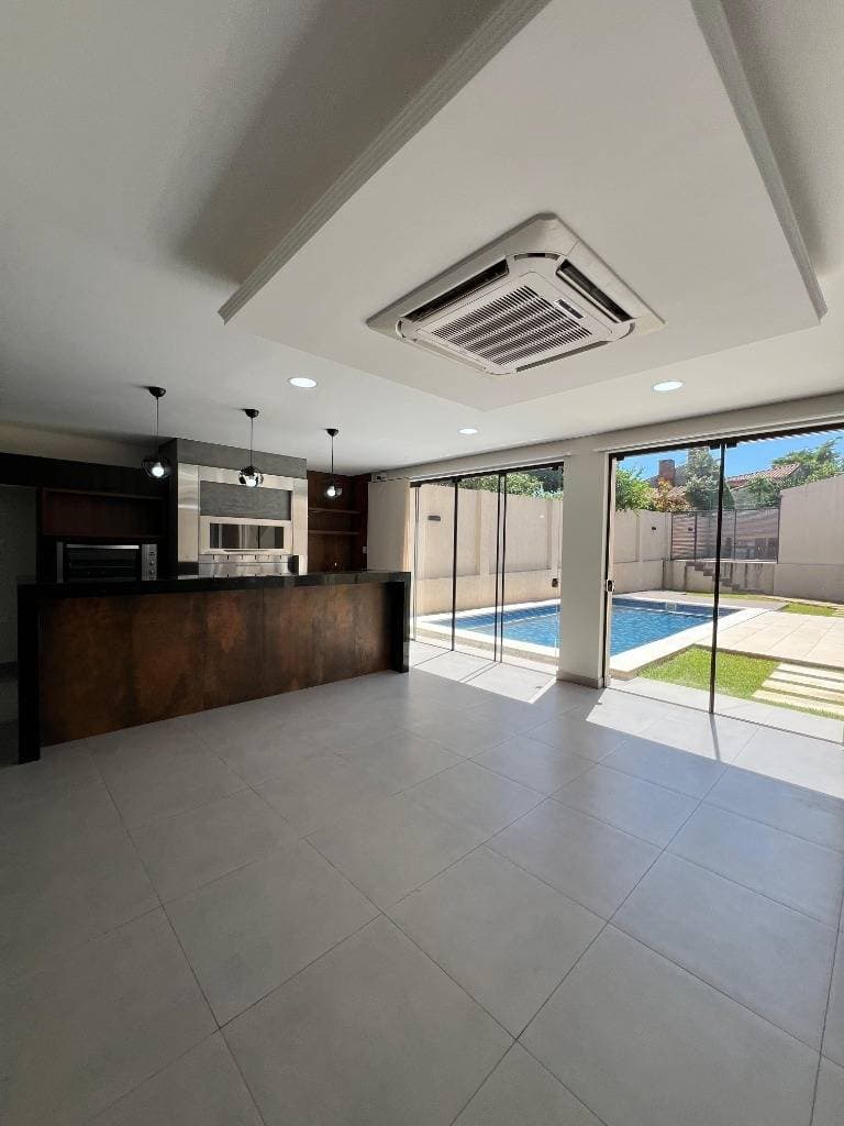 OFERTA CASA REMODELADA PARA OFICINA O VIVIENDA EN EL BARRIO YCUA SATI – 3