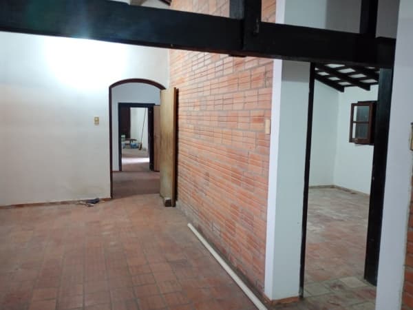 ALQUILO CASONA TIPO COLONIAL EN AREGUA – 2