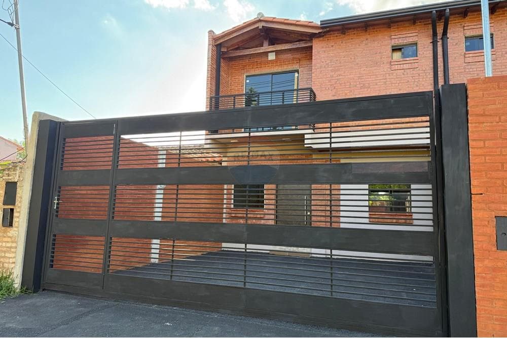 VENDO DUPLEX A ESTRENAR EN LUQUE - LAURELTY – 2