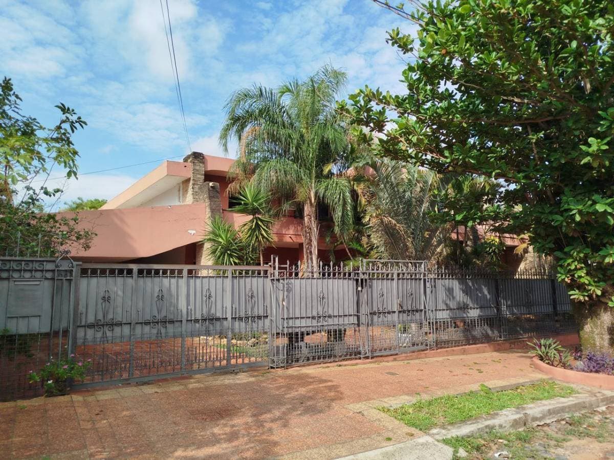 ALQUILO CASA EN BARRIO MBURICAO