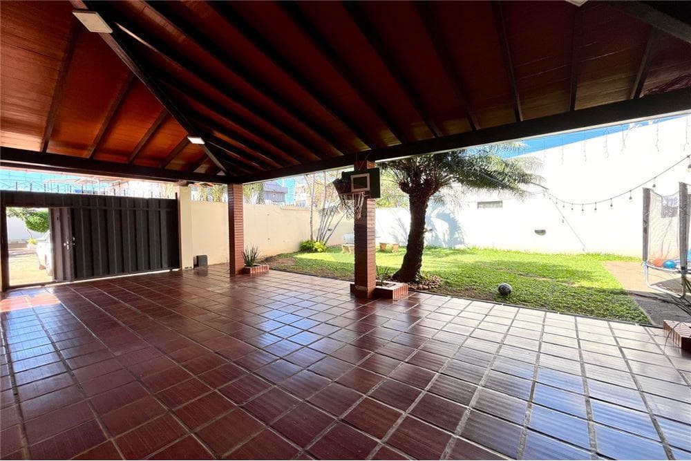 VENDO CASA CON SALON COMERCIAL EN ESQUINA FERNANDO NORTE – 3