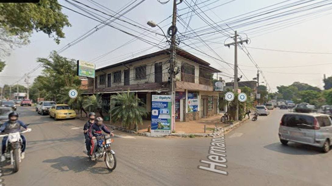 Alquilo local comercial en esquina sobre Manuel Ortiz Guerrero - San Lorenzo
