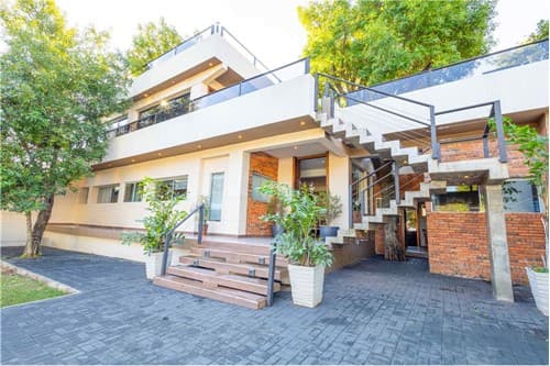 VENDO Residencia de Lujo a Metros del Yacht y Golf Club Lambaré – 3